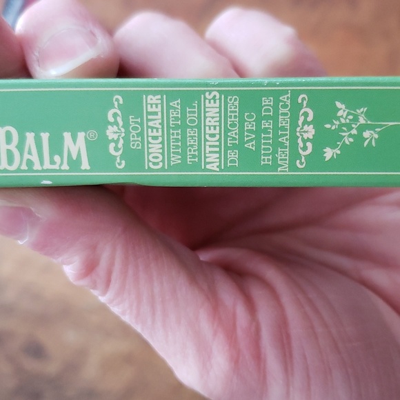 BEAUTY BUNDLE 💕 - Picture 7 of 7